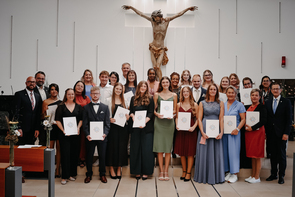 Krankenhausvorstand, Direktor Pagani und die Absolventen*innen 2025