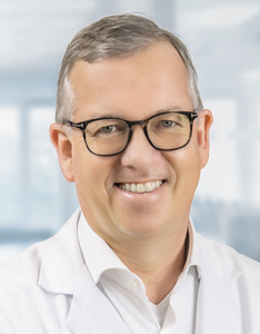 Klinikum Wels-Grieskirchen / Nik Fleischmann Prim. Dr. Werner Saxinger, MSc, Leiter der Abteilung für Haut- und Geschlechtskrankheiten, Dermatologie und Angiologie, Klinikum Wels-Grieskirchen