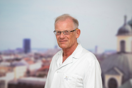 Ordensklinikum Linz Dr. Wolfgang Ibrom, Leiter der Krankenhausapotheke im Ordensklinikum Linz Elisabethinen