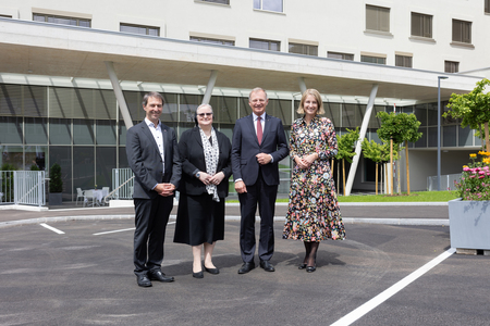 Krankenhaus-Geschäftsführer Erwin Windischbauer MAS, Sr. Angelika Garstenauer (Generaloberin der Franziskanerinnen von Vöcklabruck), LH Mag. Thomas Stelzer und LH-Stv.in Mag.a Christine Haberlander