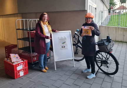 Krankenhaus Braunau Mitarbeiterinnen und Mitarbeiter, die am 19. September mit dem Fahrrad zur Arbeit kamen, wurden mit einem gesunden Frühstückssackerl belohnt