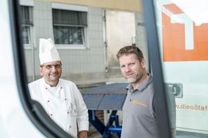 linikum-Küchenchef Michael Cervek und Erwin Hehenberger, Obmann der OÖ Tafel