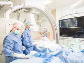 Die Akutversorgung von Patienten mit Herzinfarkt durch Wiedereröffnung des  verschlossenen Herzkranzgefäßes wird am Klinikum Wels-Grieskirchen rund um die Uhr an 365 Tagen  im Jahr durchgeführt.