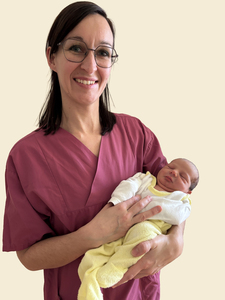 BHS Ried Hebamme Renate Razenberger und der kleine David