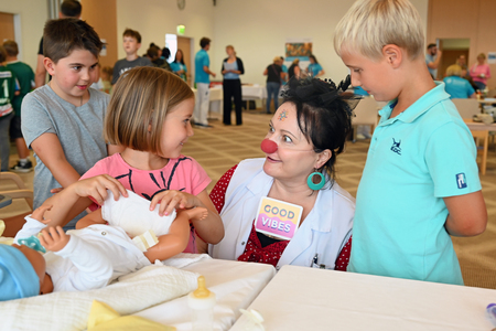 Hirnschrodt_BHS Ried CliniClowns sorgten für zahlreiche lachende Gesichter