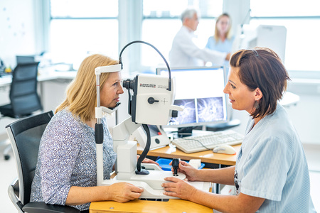 Klinikum Wels-Grieskirchen  Im IVOM-Zentrum des Klinikum Wels-Grieskirchen werden jährlich rund 8.000 Injektionen zur Stabilisierung der feuchten altersabhängigen Makuladegeneration (AMD) durchgeführt.