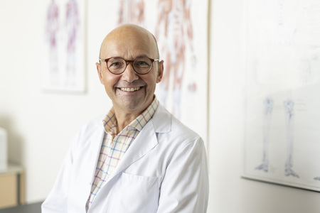 Klinikum Wels-Grieskirchen/Nik Fleischmann Prim. Dr. Alexander Skreiner, Leiter des Instituts für Physikalische Medizin und allgemeine  Rehabilitation am Klinikum Wels-Grieskirchen