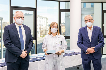 Dr. Thomas Muhr, Geschäftsführer Mag. Dietbert Timmerer (re.) und Dr. Cornelia Gregor