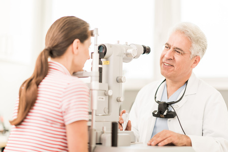 Klinikum Wels-Grieskirchen / Robert Maybach Ob AMD, Grauer oder Grüner Star – unbehandelte Augenerkrankungen können die Sehkraft stark beeinträchtigen. Regelmäßige Kontrollen beim Augenfacharzt ermöglichen einen raschen Behandlungsbeginn.