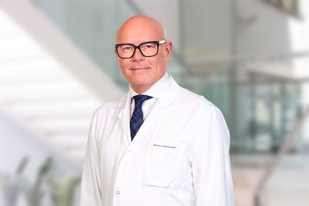Barmherzige Brüder Primar Univ.-Prof. Dr. Christian Lampl, Vorstand der Abteilung Neurologie am Krankenhaus der Barmherzigen Brüder Linz