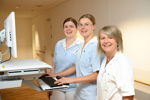 Krankenhaus Braunau Mitarbeiterinnen und Mitarbeiter bei der Einschulung auf das neue IT-System ORBIS.