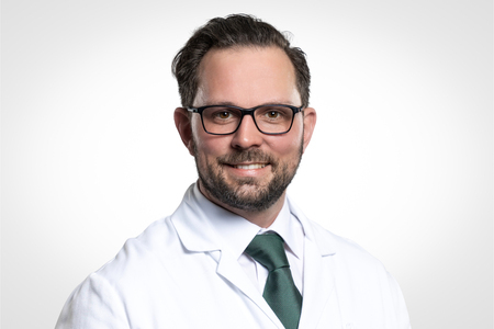 Prim. Prof. DDr. Reinhold Ortmaier, Abteilungsleiter der Orthopädie am Ordensklinikum Linz Barmherzige Schwestern 