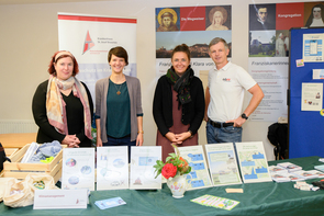 Sieglinde Staffl, Claudia Schmidt und Elke Haider (alle Team Umwelt & Nachhaltigkeit, Krankenhaus Braunau) mit DI Wolfgang Öhlinger (OÖVV)