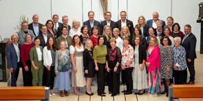 Gruppenbild der anwesenden Jubilare mit dem Vorstand in der KH-Kapelle