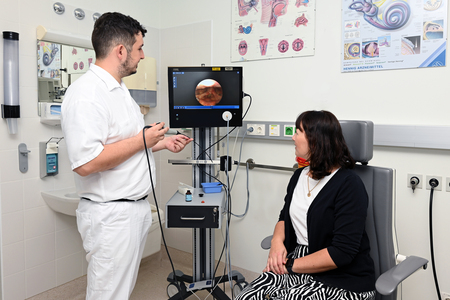 KH BHS Ried_Hirnschrodt  Phoniatrische Untersuchungssituation im BHS-Ried