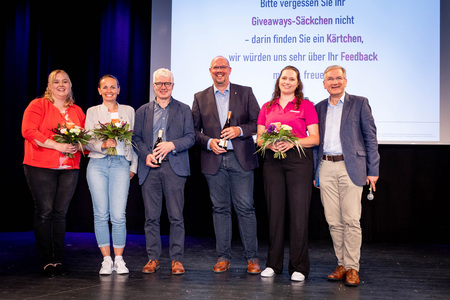 Primar Dr. Gottfried Hasenöhrl (rechts) mit den Vortragenden DGKS Sabrina Seemann, IBCLC, OÄ Dr. Tanja John, Prim. Prof. Dr. Uwe Wintergerst, Prim. Dr. Florian Neuhierl, MHBA, DESA, und Hebamme Lisa Ertl (v.l.). 