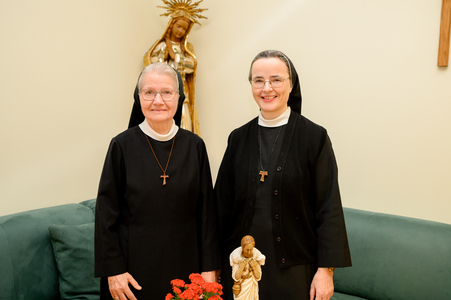 Von links: Konventverantwortliche Sr. Maria und Krankenhausoberin Sr. Katharina.