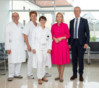 v.l.: OA Dr. Bernhard Reiter, DGKP Anita Honeder, Dr.in Isabelle Allmendinger, LH-Stv.in Gesundheitslandesrätin Mag.a Christine Haberlander und Dr. Stefan Meusburger 