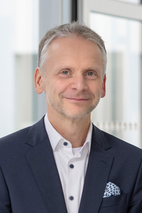 Klinikum Wels‐Grieskirchen  Prim. Prof. Dr. Björn Rath, Leiter der Abteilung für Orthopädie und orthopädische Chirurgie,  Klinikum Wels‐Grieskirchen