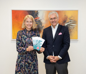 Landeshauptmann-Stellvertreterin Mag.a Christine Haberlander und Prim. Univ.-Prof. Dr. Lukas Hefler, Vorstand der Abteilung Gynäkologie am Ordensklinikum Linz und Konventhospital der Barmherzigen Brüder Linz