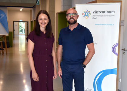 Karin Waldenberger, BSc MHPE und Direktor Mag. Dr. scient. med. Michael Pagani