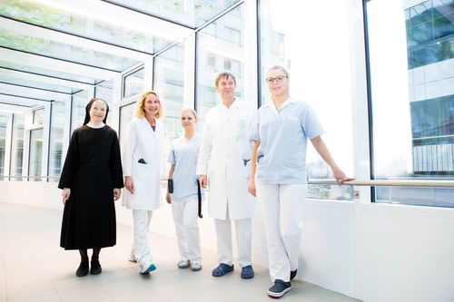 Das Bild zeigt Krankenhauspersonal.